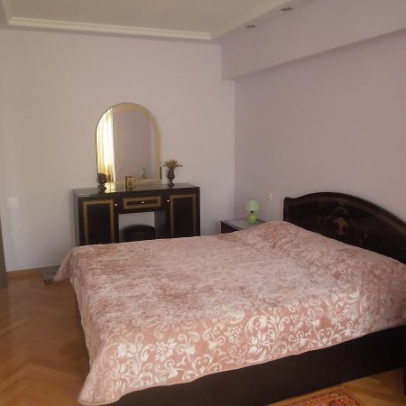 Nellie'S Apartment Batum Dış mekan fotoğraf